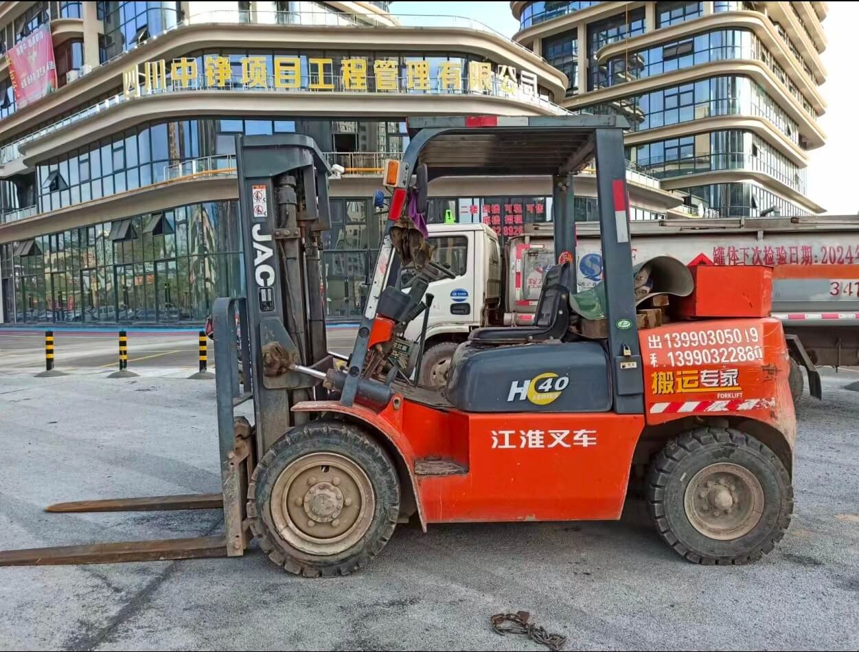 视高街道叉车搬运作业现场